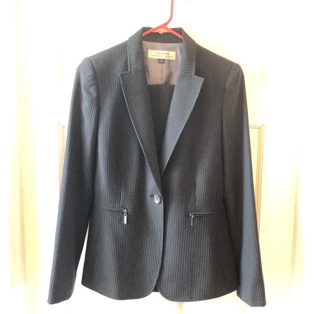 Tahari ASL Black Pinstripe Pant Suit Sz 2